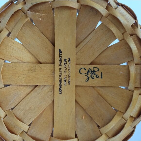 Longaberger 2001 Small Round Basket With Leather Handles - Picture 12 of 13